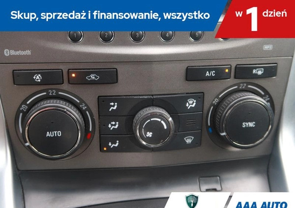 Opel Antara cena 45000 przebieg: 167953, rok produkcji 2014 z Krynica-Zdrój małe 232